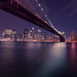 the brooklyn bridge at night